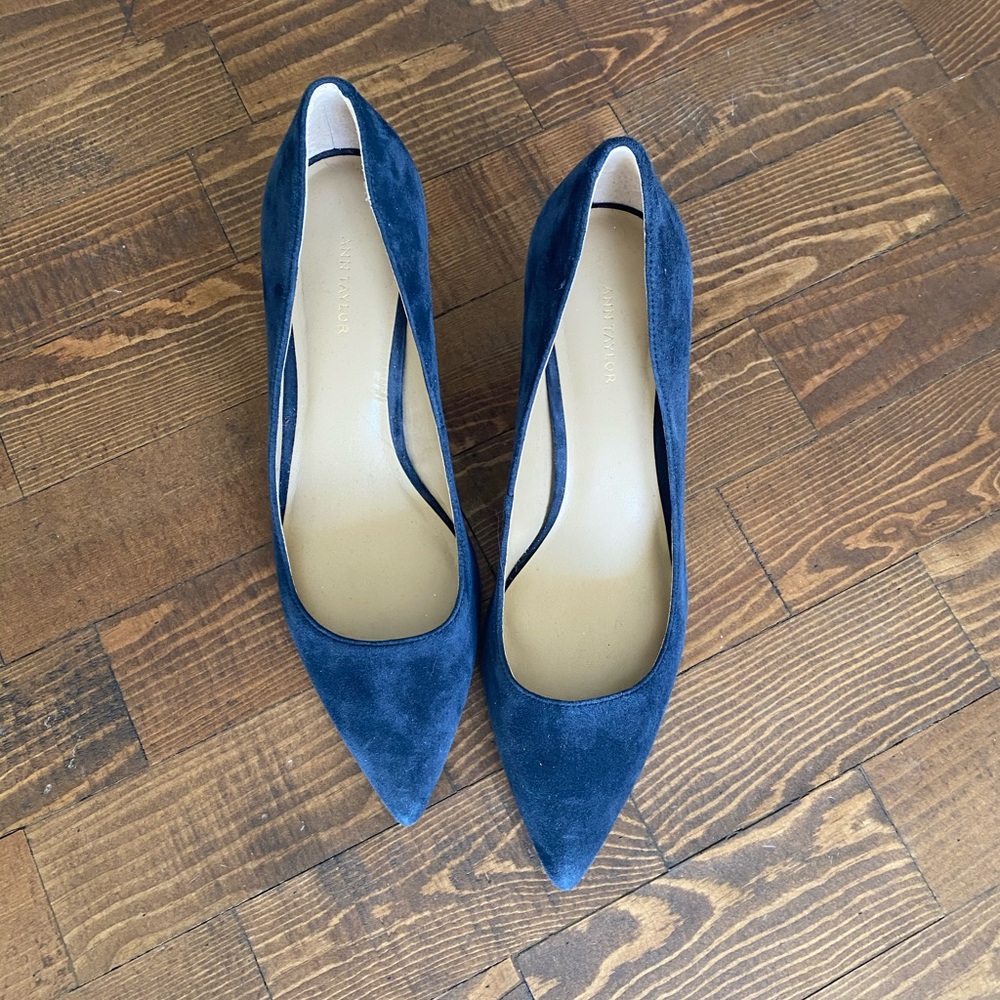 Ann Taylor Eryn Suede pumps